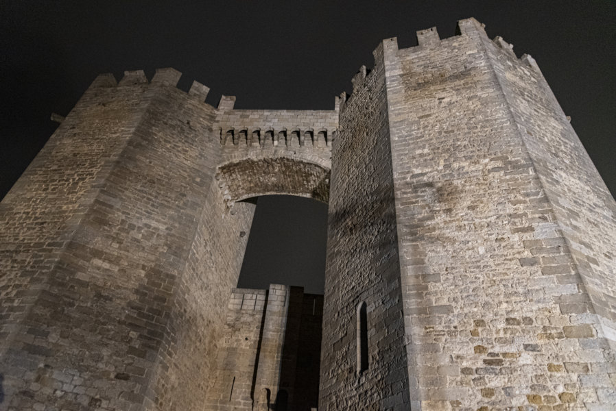 Castelló de la Plana - Morella 007 - Portal y Torres de Sant Miquel.jpg